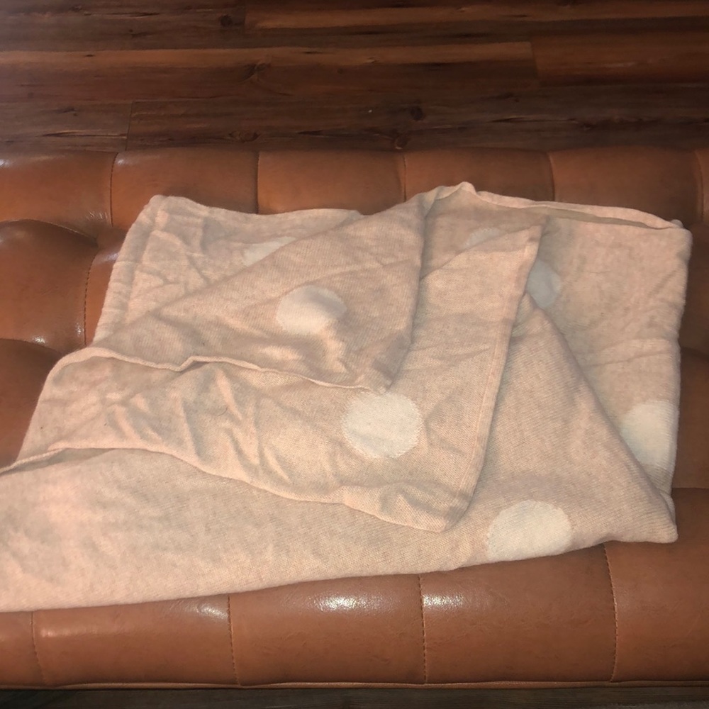 100% cashmere scarf, nude with white polka dots